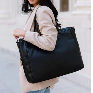 The Signature Tote in Black - Modern+Chic